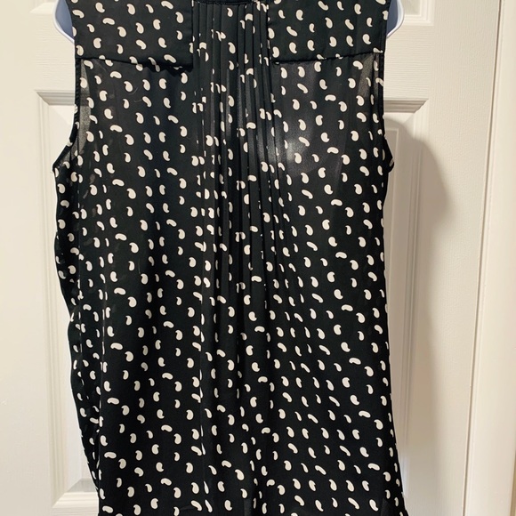 🌺Cute loose fitting tank. - Picture 3 of 6